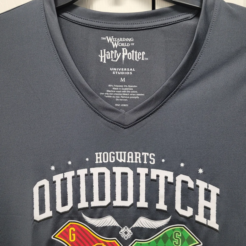 Harry Potter Hogwarts Quidditch T-Shirt - Picture 2 of 8